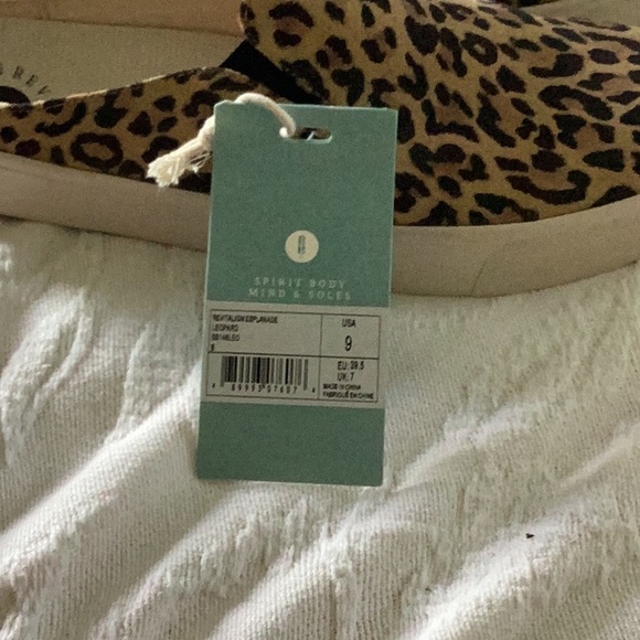 Revitalign  esplanade leopard slides size 9 - Picture 2 of 6